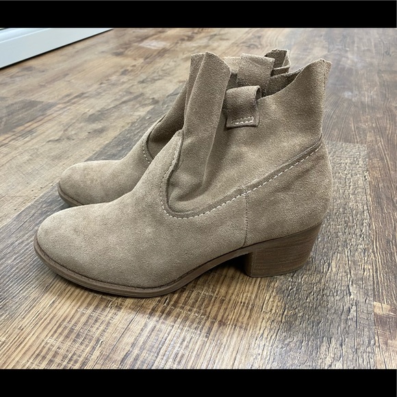 Carlos Santana Shoes - Carlos Santana Suede Booties